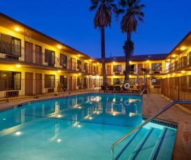 Studio City Courtyard Hotel