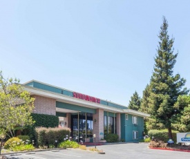 Days Inn & Suites by Wyndham Sunnyvale