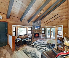 Cozy All-Season Cabin Near Shops, Beach, Skiing home