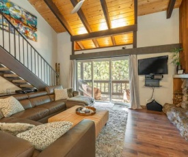 Pinegrove by AvantStay - Condo just outside Tahoe City!