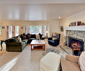 Tahoe Highlands Hideaway, Near Skiing & Hiking home