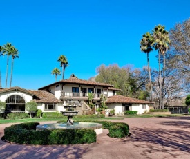 Distinguished Resort-Style Wine Country Retreat - 9BR Sleeps 20-24