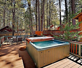 New Listing! Newly Furnished Home - Hot Tub & Deck Home