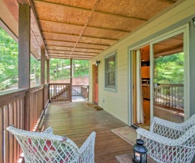 Charming Fox Den Cabin in Whittier with Hot Tub!