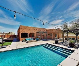Luxe Desert Basecamp - Private Pool & Hot Tub home