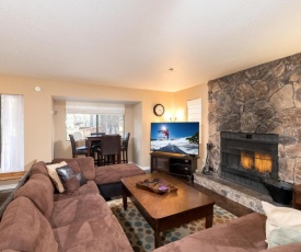 Summit Run - Awesome Condo walking distance from the slopes!