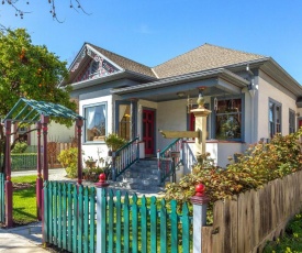 Downtown Campbell Victorian Home Nice Neighborhood King Bed