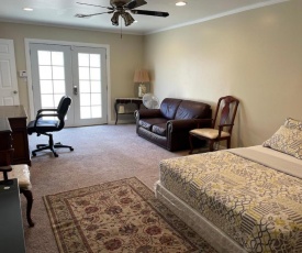 Huge Private Master Bedroom w Full Private Bathroom, Jacuzzi Bath & TV, WIFI & AC & Private Fridge & Private Room Entrance