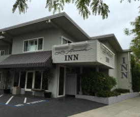 La Avenida Inn