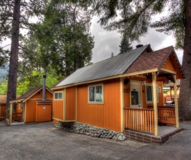 Sleepy Hollow Cabins & Hotel