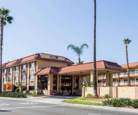 Super 8 by Wyndham Anaheim/Disneyland Drive