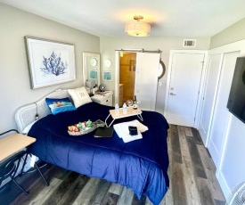 Del Mar Beach private 1bdrm 1ba suite. bkfst inc.