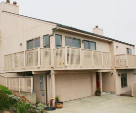 Sea Miracle! Hot Tub!! Game Room! VIEWS!! Expansive & Spacious!! Fast WiFi!!!