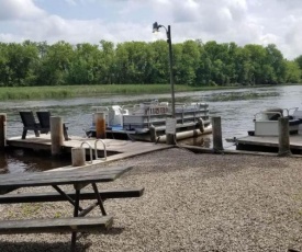 Perch Cabin - Waterfront resort on Fremont Wolf River