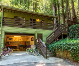 Vino Velo Retreat! Redwoods! Hot Tub!! Fire Table!! BBQ!! Game Room!! Fast WiFi!! Dog Friendly!!