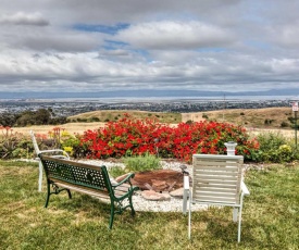 Floral Studio with Bay Area Views about 2 Mi to Dtwn!