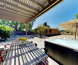 Maison du Soleil - Hot Tub - AC & Heated Floors home