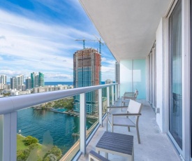 2/2 Miami - Panoramic views at Beachwalk Resort 27th for 6 guests by Ammos VR