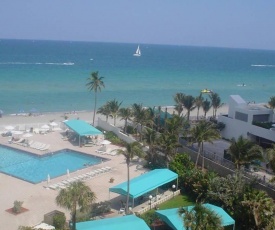 Beach condo with great views for your worry free vacation in Hollywood FL