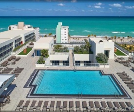 Beachfront Condo-ROOFTO POOL- 2 BEDROOMS 2 BR !