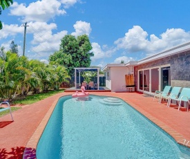 Elegant House with Pool & Tropical Backyard