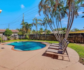 Heated Pool-High Speed Internet-3Bed/3Bath Home!