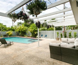 Miami Gorgeous Large 4 Bedroom Home with Pool and Game Room