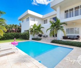 Modern Luxurious Beach Retreat-5 Br with/pool