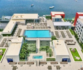 NEW Beachfront Condo-ROOFTOP infinity POOL