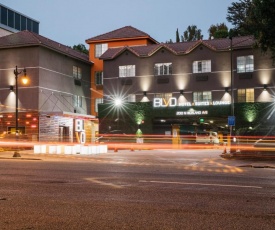 BLVD Hotel & Suites - Walking Distance to Hollywood Walk of Fame