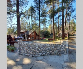 Idyllwild Dairy Hen: Walk to Town, Pet Friendly!