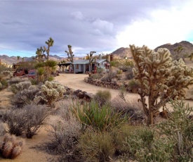 Bungalow in the Boulders