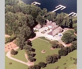 Beautiful Lake Front Home on 5 acres... Weddings, events, multi family vacations Property overview