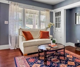 Adorable Craftsman Close to Downtown plus Parking