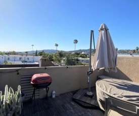 Celebrity Townhouse with Private Rooftop and view