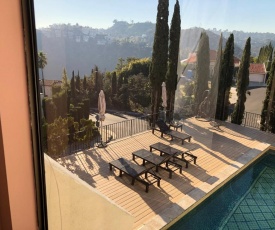 Hollywood hills private room available