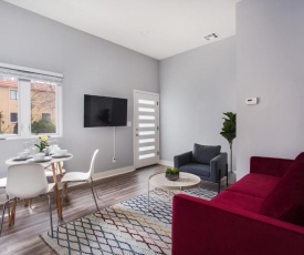 Lux Townhome Suites HWood