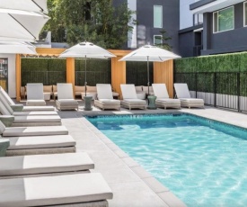 Xenia Homes-Stylish 2BR in heart of DTLA 25