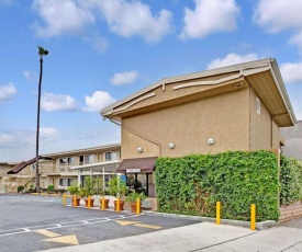 Super 8 by Wyndham Los Angeles-Culver City Area