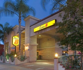 Super 8 by Wyndham North Hollywood