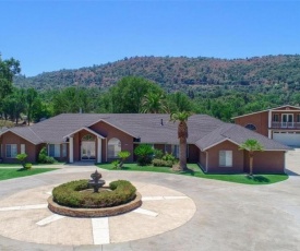 Private mountain retreat with pool and mini-golf