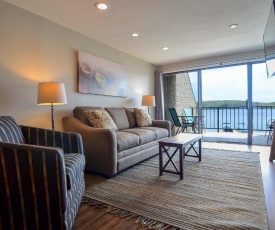 202B - Lakefront King Bed Condo, Sleeps 4, Recently Renovated!