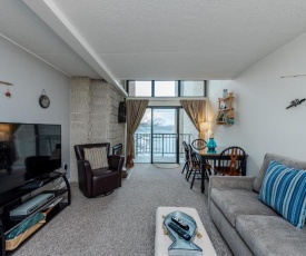 506G - Spacious Lakefront 2 Bedroom Condo with Free WIFI!