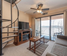 711H - Lakefront Studio Loft Condo with Private Balcony, Free WIFI!