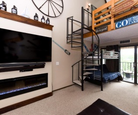 714H - Lakefront Studio Loft Condo, Free WIFI!