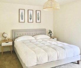 Bohemian Style, King bed, near downtown Sac