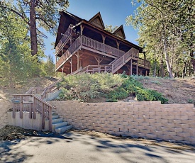 Beautiful Log House - Large Deck & Private Hot Tub home